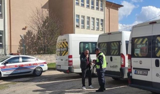 Eskişehir’de polis ve jandarma 117 okul servisi ve şoförünü denetledi