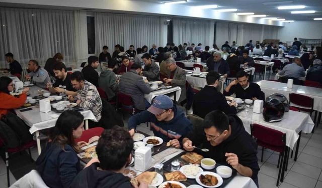 ESOGÜ Yönetimi, öğrencilerle iftar yemeğinde buluştu