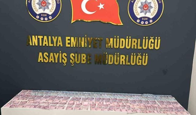 Evden döviz ve ziynet eşyası çalan hırsız yakalandı