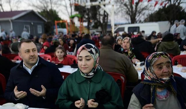 Ezine Belediyesi’nin mahalle iftarları devam ediyor