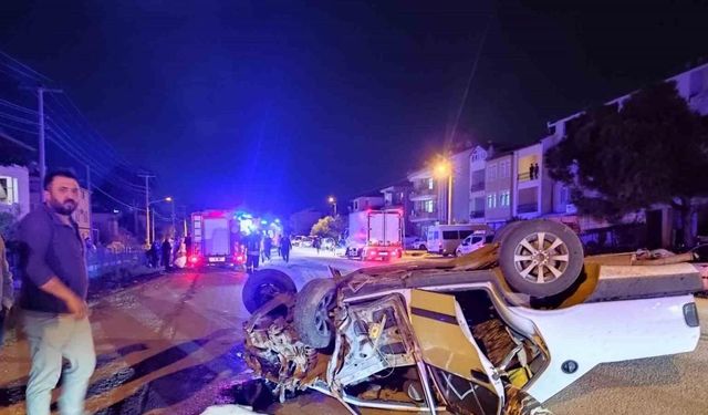 Fethiye’de 2 otomobil kafa kafaya çarpıştı: 1’i ağır 4 yaralı