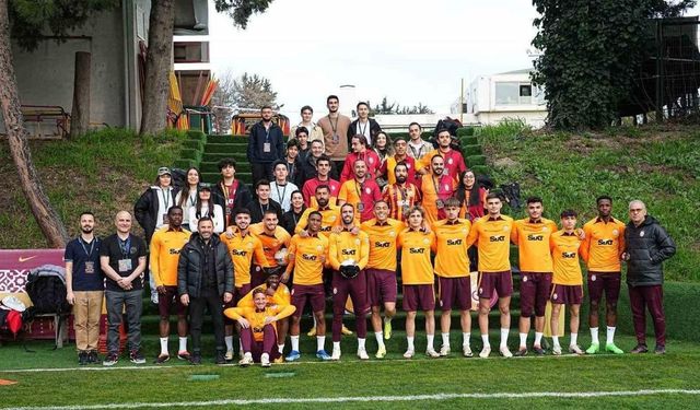 Galatasaray Fan Token sahibi taraftarlar, Florya’da futbolcularla bir araya geldi