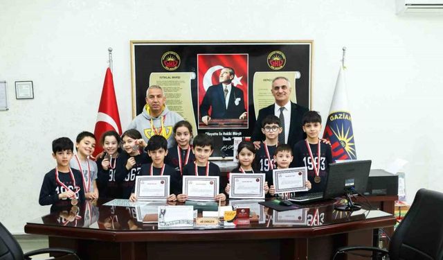 Gaziantep Kolej Vakfı öğrencileri başarıdan başarıya koşuyor