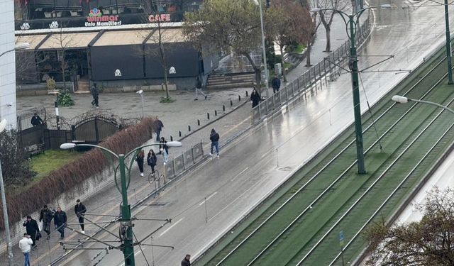 Gaziantep’te aniden bastıran sağanak hayatı olumsuz etkiledi