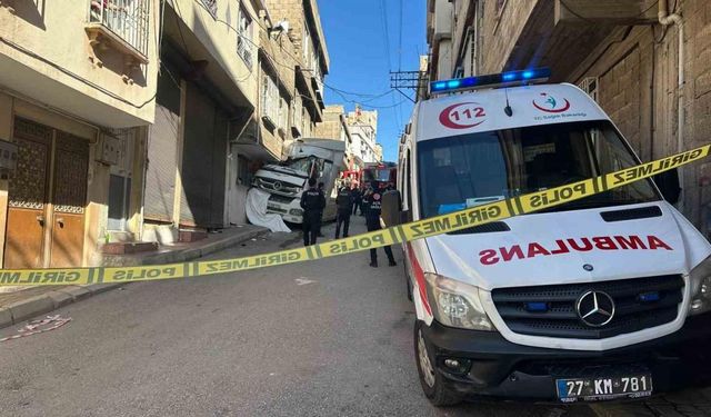 Gaziantep’te feci kaza: Freni boşalan tırın ezdiği kadın hayatını kaybetti