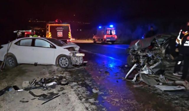 Gaziantep’te iki otomobil kafa kafaya çarpıştı: 2 ölü, 6 yaralı