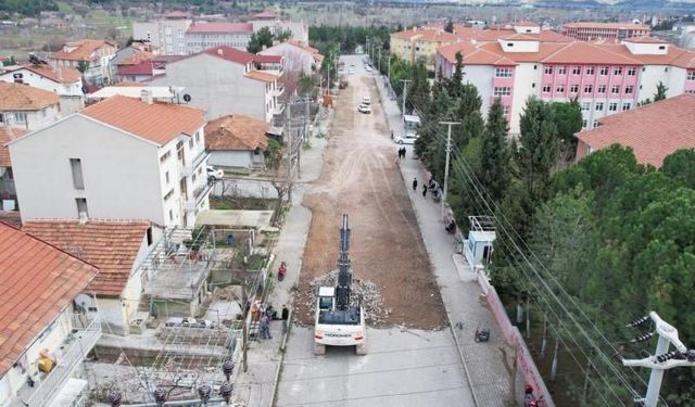 Gediz’de parke taşları yenileniyor