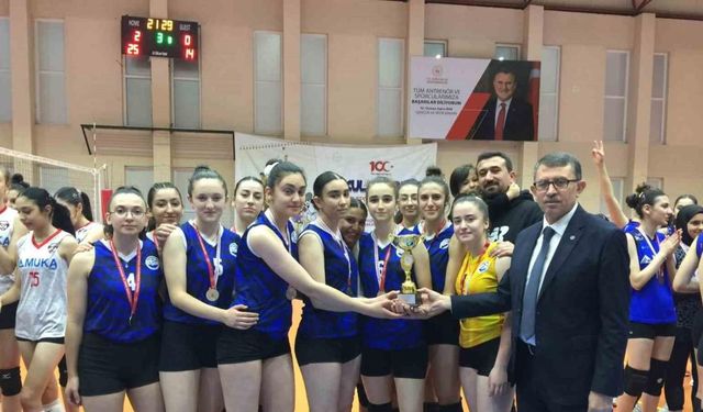 Genç KızlarVoleybol Şampiyonası’nda kupalar sahibini buldu