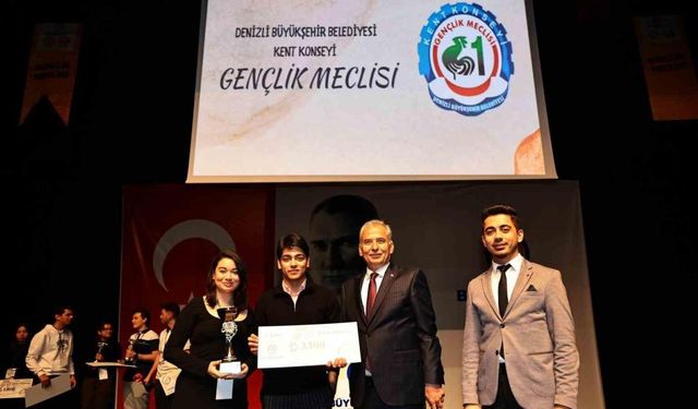 Gençler fikirleriyle yarıştı