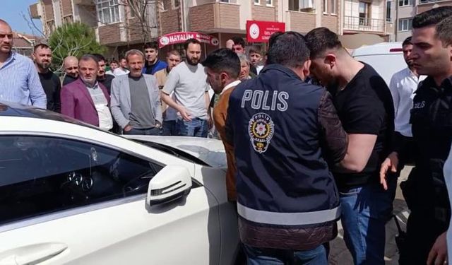 Hasımlar aynı sandıkta karşılaştı, ortalık karıştı: 1 polis yaralandı, biber gazı sıkıldı