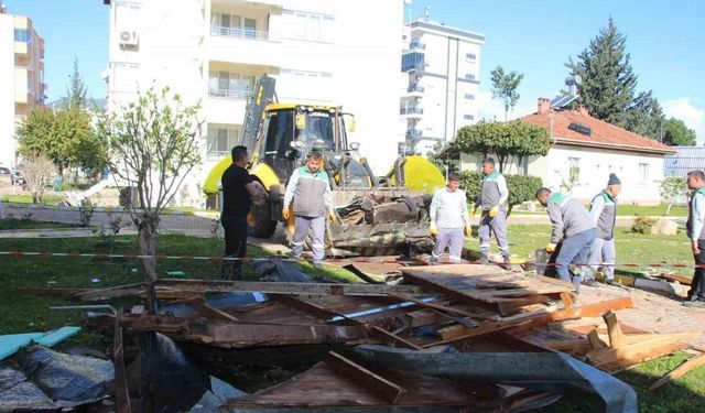 Hortum felaketinin ardından esnaf yaralarını sarmaya başladı