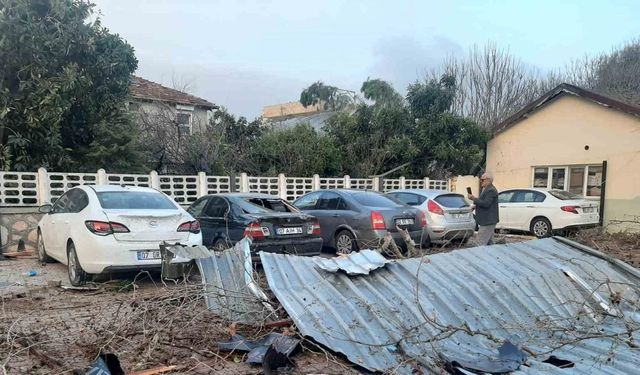 Hortum sebebiyle üzerine güneş paneli düşen otomobildeki çocuk yaralandı