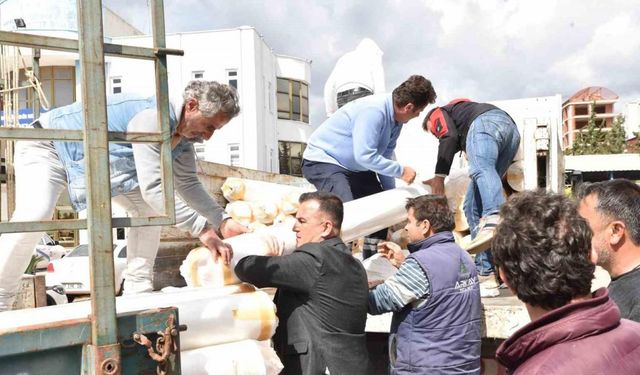 Hortumdan zarar gören Demreli üreticilere naylon desteği