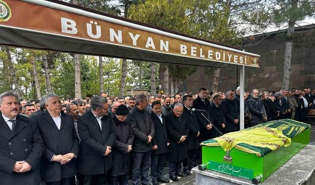 Hüseyin Akay’ın acı günü: Vefat eden annesi son yolculuğuna uğurlandı