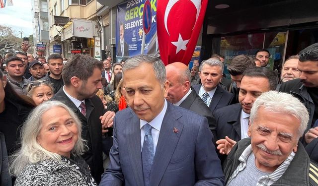 İçişleri Bakanı Ali Yerlikaya Erdek’te AK Parti Seçim Ofisi açılışına katıldı