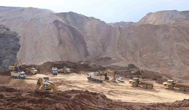 İliç’teki maden ocağında toprak altında kalan pikaba ulaşıldı