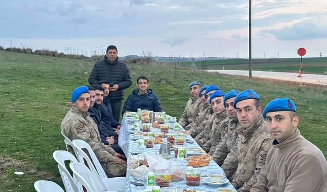 İpsala Kaymakamı, Mehmetçikle iftar yaptı