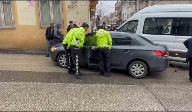 İşçi servisi ile otomobil çarpıştı: 3 yaralı