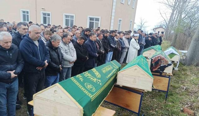 İstanbul’da kazada ölen 5 kişilik aile Samsun’da toprağa verildi