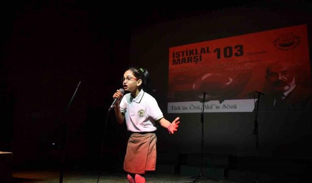 İstiklal Marşı’nı ezbere okuyan öğrenci büyük beğeni topladı