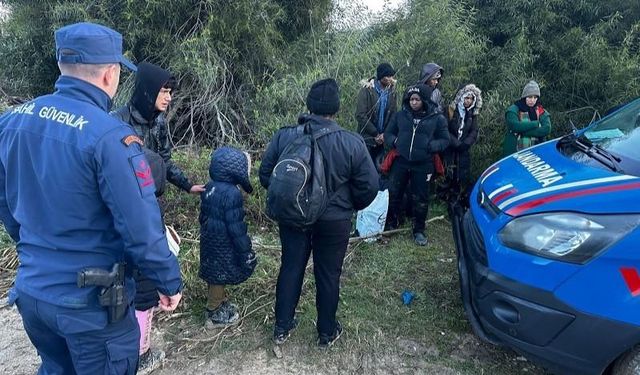 İzmir’de karada ve denizde 91 kaçak göçmen yakalandı