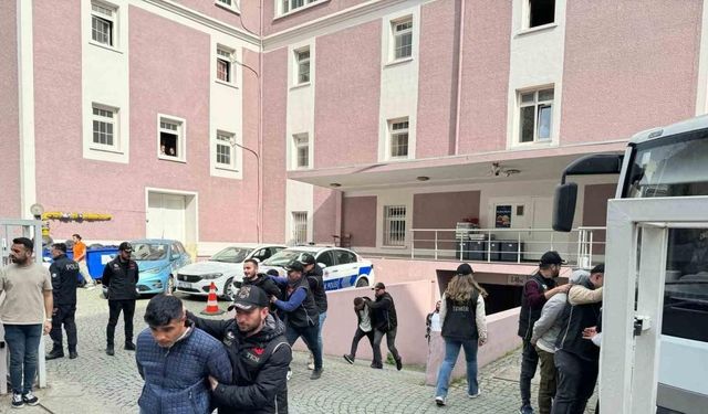 İzmir’de nevruzda ’terör propagandası’ yapan şüphelilerden 6’sı tutuklandı