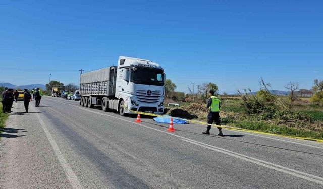 İzmir’de tırın altında kalan emekli polis hayatını kaybetti