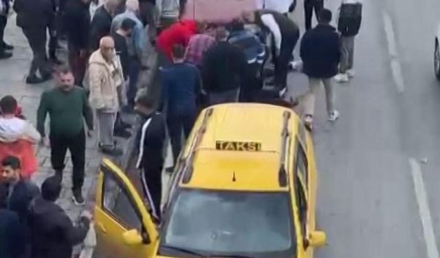 İzmir’de trafikteki laf dalaşı silahlı kavgaya döndü: 2 yaralı