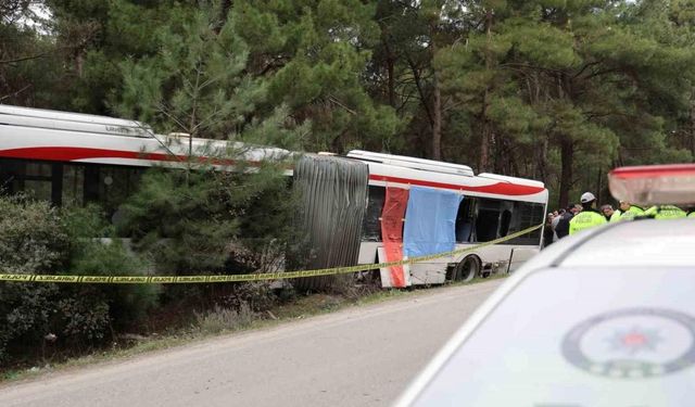 İzmir’de yolcuların olduğu belediye otobüsüne tır çarptı: 1 ölü, 4 yaralı