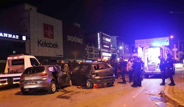 İzmir’deki feci kazada ortalık savaş alanına döndü: 2 ölü, 7 yaralı