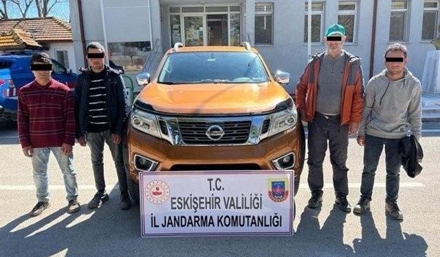 Jandarma ekiplerinin kontrollerinde yabancı uyruklu 3 göçmen yakalandı