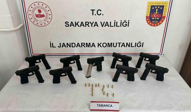 Jandarmanın durdurduğu araçtan cephanelik çıktı: 2 gözaltı