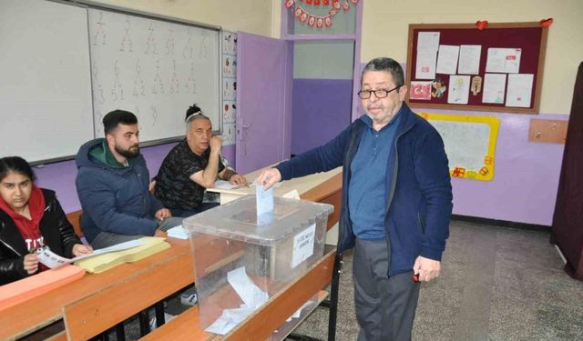 Kars’ta vatandaşlar oy kullanmaya başladı