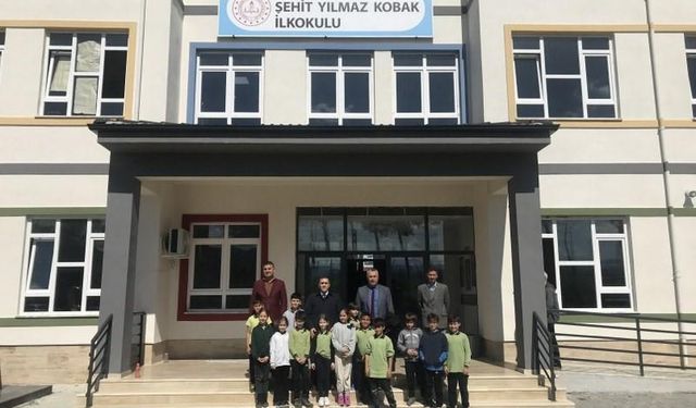 Kaymakam Memiş , yenilenen okulları ziyaret etti