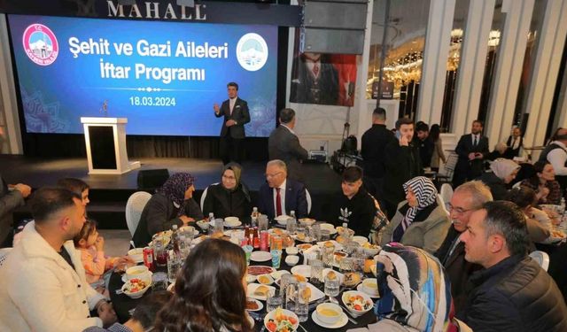 Kayseri protokolü şehit aileleriyle iftar yemeğinde buluştu