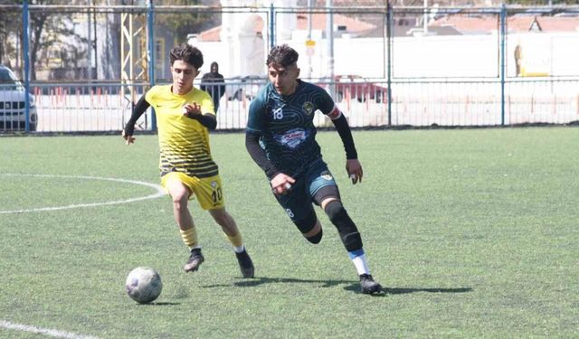 Kayseri U17 Ligi: Kocasinan Şimşekspor: 0 - Talasgücü Belediyespor:4