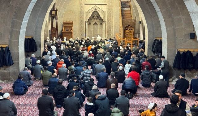 Kayseri’de ilk teravih namazı kılındı