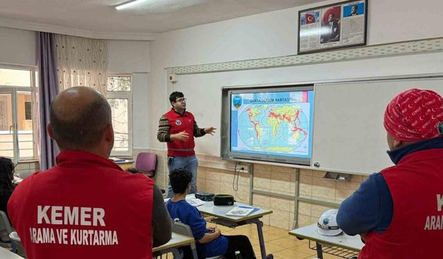 Kemer Belediyesi’nden okullarda deprem farkındalık eğitimi