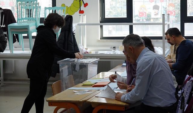 Kırklareli’nde oy kullanma işlemi başladı