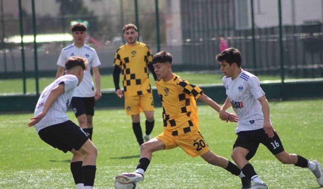 Kocasinan Şimşekspor U18 takımı şampiyon oldu