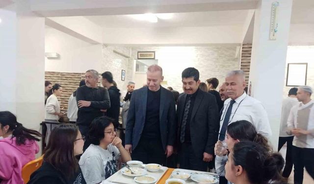 Köyceğiz Kaymakamı Maslak, iftarı öğrencilerle açtı