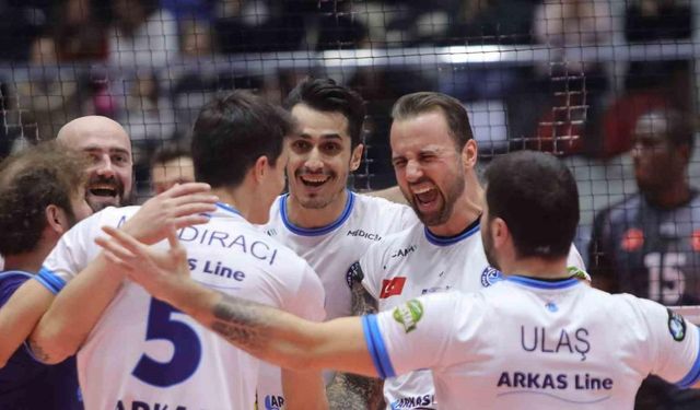 Kupa Voley: Arkas Spor: 3 - Ziraat Bankkart: 2