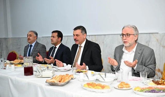 Kuran Kursunda iftarda bir araya geldiler