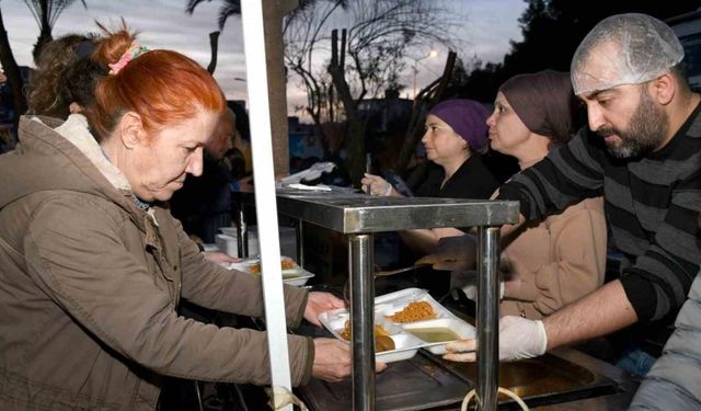 Kuşadası Belediyesi İftar Günlerinin İlki İkiçeşmelik Mahallesi’nde Düzenlendi