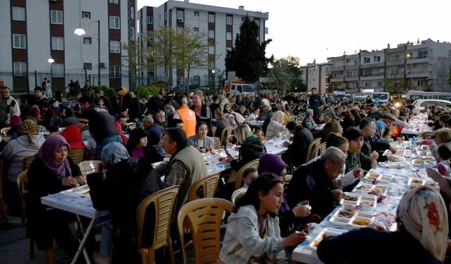 Kuşadası Belediyesi’nden Ramazan ayında 15 bin kişilik iftar yemeği