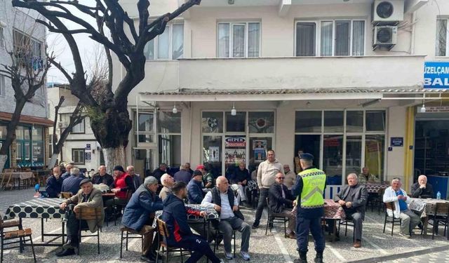 Kuşadası’nda vatandaşlar trafik kurallarına karşı bilgilendirildi