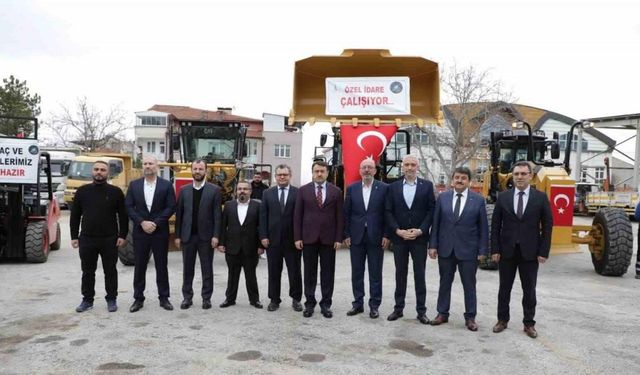 Kütahya İl Özel İdaresine 75 milyon TL değerinde iş makinesi ve araç hibe edildi