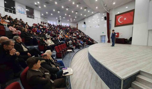 Kütahya’da 12. sınıf öğrencilerine motivasyon ve sınavlarla ilgili bilgilendirme semineri