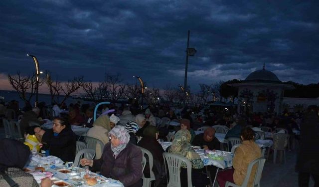 Lapseki’de sokak iftarları ilgi görüyor