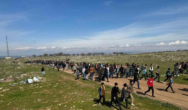 Meraların satıldığını iddia eden köylülerden protesto yürüyüşü